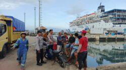 Polsek Kawasan Pelabuhan Laut Bima Laksanakan Patroli Rutin dan Beri Imbauan Kamtibmas di Areal Dermaga