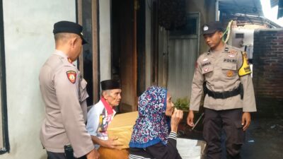 Hari Bhayangkara ke-79, Polsek Kediri Bantu Warga Lansia di Kediri Selatan
