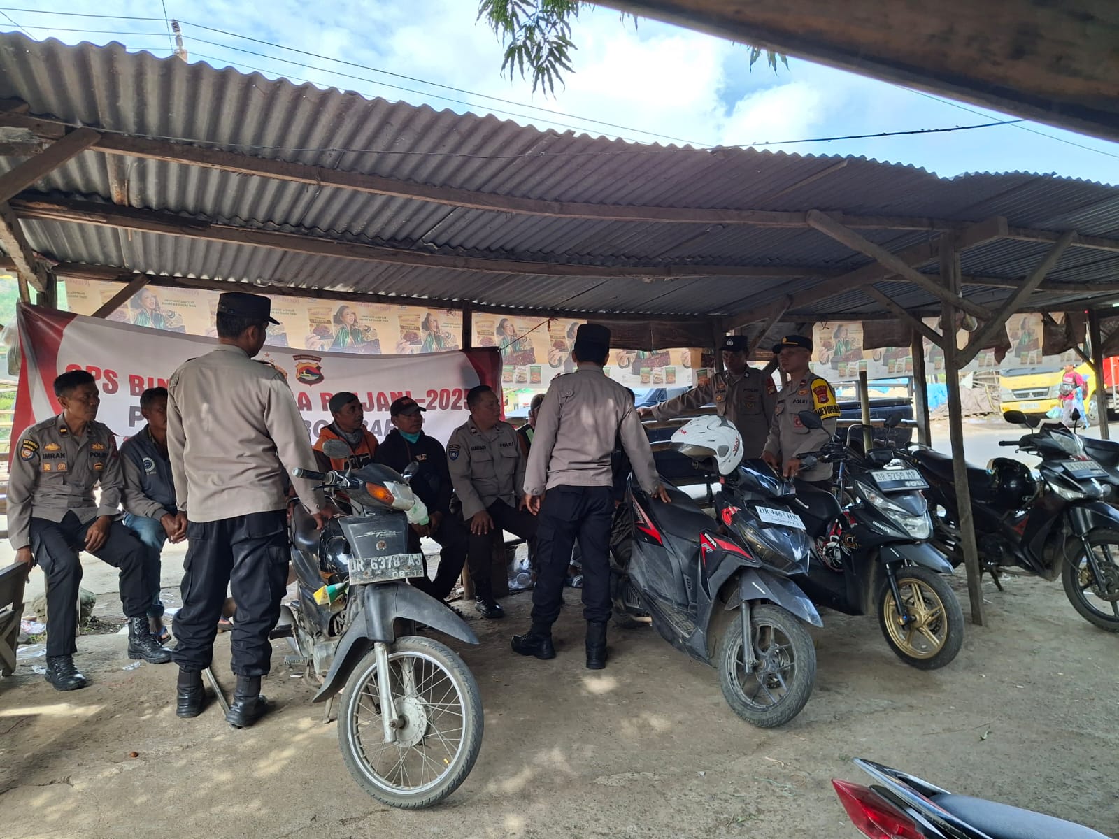 Polres Lombok Barat Gelar Penyuluhan Kamtibmas di Pasar Gerung