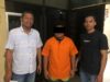 Didampingi Ibu, Terduga Pencuri Ponsel Serahkan Diri ke Polres Lombok Barat