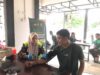 Si Dokkes Polres Bima Kota Gelar Pemeriksaan Kesehatan Gratis dan Bagikan Vitamin untuk Pengemudi Ojek Online
