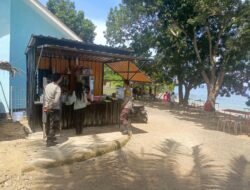 Polsek Taliwang Giatkan Patroli di Objek Wisata Pasir Putih Telaga Bertong