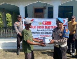 Memakmurkan Masjid dan Bantu Sesama Polsek Tambora Sambut HUT Ke-79 Bhayangkara