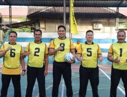 Pertandingan Eksebisi Futsal HUT Bhayangkara ke-79 : Tim Kapolres Sumbawa Menang 4-1