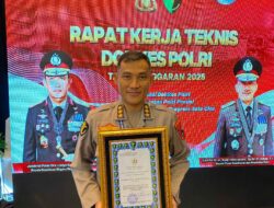 Biddokkes Polda Papua Barat Terima Dokkes Award dari Pusdokkes Polri di Rakernis 2025