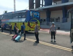 Polsek KP3 Polres Bima, Pastikan Kedatangan Jamaah Haji Kloter 8 Asal Kobi Berjalan Dengan Aman dan Lancar