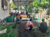 Babinsa Punia dan Lurah Sinergi Tanam Cabai, Wujudkan Lingkungan Hijau dan Mandiri Pangan