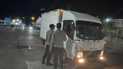 Pengamanan Ketat KMP Surya 777 di Pelabuhan Lembar Berlangsung Kondusif