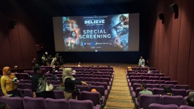 TNI dan Masyarakat Nobar Film Believe di Mataram, Bangkitkan Semangat Nasionalisme dan Empati Sosial