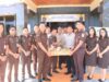 Sinergitas Apik, Kapolres Sumbawa Barat Terima Tumpeng Istimewa dari Kepala Kejaksaan Negeri di Hari Bhayangkara ke-79