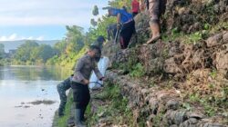 Bhabinkamtibmas Kelurahan Dalam Bersama Warga Gelar Gotong Royong di Bantaran Sungai Sebok
