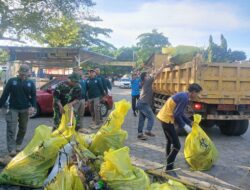 Kolaborasi TNI dan Forkopimda Bersihkan Sungai Hari Terakhir Tanggap Bencana
