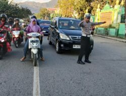 Personel Polsek Rasanae Barat Laksanakan Strong Point Pagi di Depan MTsN 1 Kota Bima