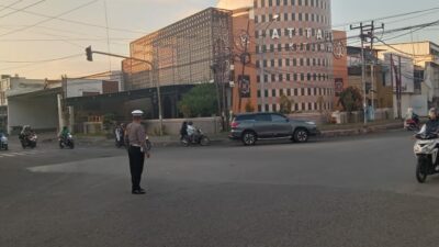 Personel Satlantas Polres Bima Kota Laksanakan Kegiatan Rawan Pagi/Strong Point, Wujudkan Kamseltibcarlantas yang Kondusif