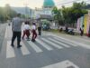 Anggota Polsek Sekongkang Laksanakan Giat Rawan Pagi di Depan Sekolah, Wujud Dukung Program PRESISI Kapolri