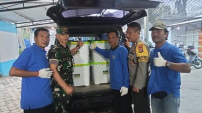 Dukung Program Pemerintah, Bhabinkamtibmas Kelurahan Renteng Kawal Pendistribusian Makanan Bergizi Gratis