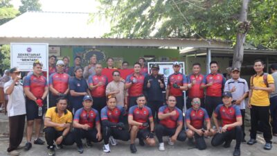 Kapolres Lombok Utara Gelar Gowes Kamtibmas Jilid XVI Dirangkaikan dengan Bansos dan Bakti Kesehatan di Desa Sesait
