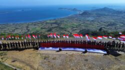 Semarak memperingati HUT ke-80 Kemerdekaan Republik Indonesia, Polres Sumbawa Barat Melaksanakan Pengibaran Bendera Merah Putih di Puncak Mantar