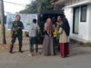 Babinsa Turida Dampingi GPM, Warga Serbu Beras Murah