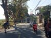 Polsek Pemenang Laksanakan Pengamanan Jalur Penebangan Pohon dan Gotong Royong Bersama Masyarakat