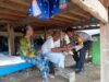Bhabinkamtibmas Berikan Bantuan Bibit Ternak Bebek kepada pasangan Lansia