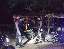 Patroli Dini Hari Polres Lombok Barat Jaga Kamtibmas di Desa Lelede Kediri