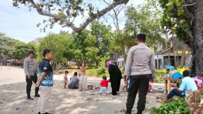 Patroli Polsek Batulayar Jaga Keamanan Wisata Senggigi Tetap Kondusif