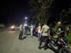 Personel Polsek Poto Tano Gelar Patroli Dialogis Dini Hari, Ajak Warga Jaga Kamtibmas
