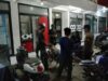 Jaga Situasi Aman, Personel Polsek Maluk Sambangi Tempat Nongkrong Warga saat Patroli Malam