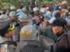 Kapolres Lombok Barat Redam Ketegangan Aksi Spontanitas Massa di Lembar