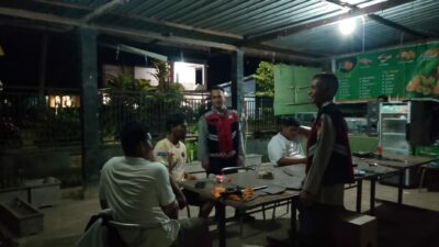 Polsek Sekongkang Gelar Patroli Dialogis, Kedepankan Komunikasi Humanis Jaga Kamtibmas Bersama Warga