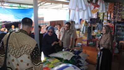 Tim Satgas Pangan Dampingi Direktur Penganekaragaman Konsumsi Pangan Cek Harga Beras di Kabupaten Sumbawa Barat