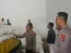Polsek Batulayar Dampingi Penjualan 1 Ton Jagung Petani ke BULOG