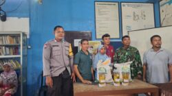 Bhabinkamtibmas Rhee Kawal Distribusi Bantuan Pangan Kemensos untuk 190 KPM