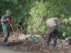 Sinergi Bhabinkamtibmas, Babinsa, dan Warga Wujudkan Desa Bersih: Gotong Royong di Seteluk Tengah Jadi Contoh Kebersamaan