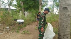 Gotong Royong Babinsa dan Warga Warnai Gili Trawangan Bersih