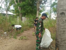 Gotong Royong Babinsa dan Warga Warnai Gili Trawangan Bersih