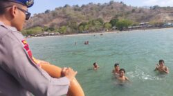 Satpolairud Polres Bima Hadir Memberikan Rasa Nyaman Bagi Pengunjung Pantai Kalaki