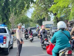 Gencarkan Edukasi Keselamatan Berlalu Lintas, Satgas Preemtif Ops Zebra Rinjani 2025 Sasar Sekolah, Pasar, dan Radio