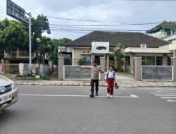 Personel Polsek Rasanae Timur Gelar Rawan Pagi dan Pengaturan Lalu Lintas di Dua Lokasi Sekolah