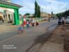 Bantu Anak Sekolah Menyebrang Jalan, Polsek Lambu Laksanakan Kegiatan Rawan Pagi