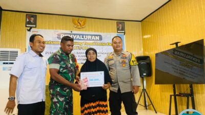 Bhabinkamtibmas Dampingi Penyaluran BLT Dana Desa di Sekongkang Bawah