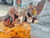 Polri Dampingi Petani Panen Jagung di Lombok Barat