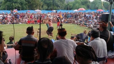 Pelestarian Budaya Sasak: Final Peresean Tarung Pepadu Lombok Berlangsung Aman