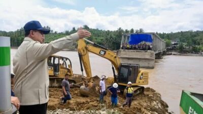 Presiden dan Kapolri Tiba di Aceh: Tinjau Lokasi Banjir dan Pemasangan Jembatan Bailey di Bireuen