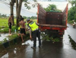Satlantas Lombok Barat Sigap Atasi Truk Mogok di Jalur Padat