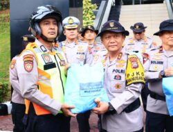 Polda Sumbar Lepas Ratusan Paket Bantuan untuk Lima Titik Bencana di Kota Padang
