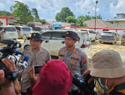 Kapolres Aceh Tamiang Cek Mobil Terdampak Banjir, Bantah Isu Mayat di Dalam Kendaraan