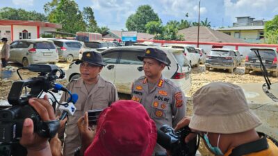 Kapolres Aceh Tamiang Cek Mobil Terdampak Banjir, Bantah Isu Mayat di Dalam Kendaraan