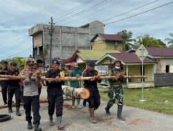 Sinergitas TNI Polri dan Masyarakat Bangun Jembatan Darurat di Aceh Singkil